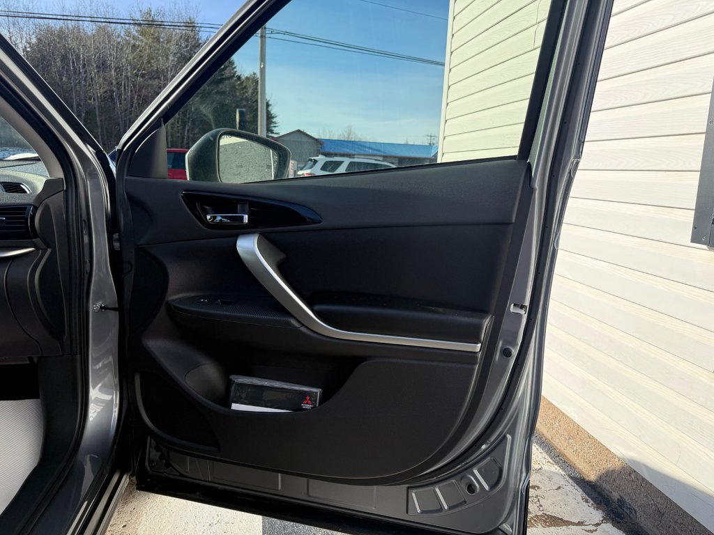 2026 Mitsubishi Eclipse Cross SE S-AWC in Kentville, Nova Scotia - 18 - w1024h768px
