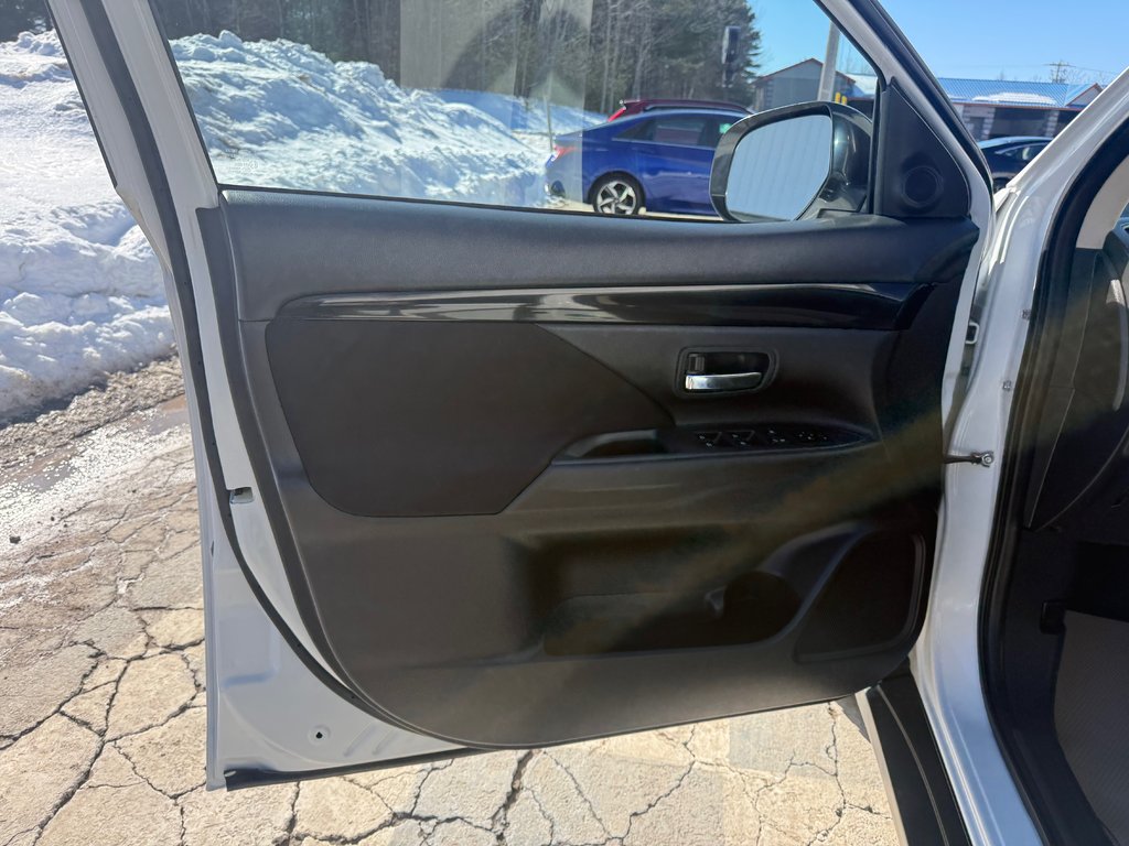 Mitsubishi OUTLANDER ES ES, keyless entry, backup camera, Bluetooth 2019 à COLDBROOK, Nouvelle-Écosse - 7 - w1024h768px