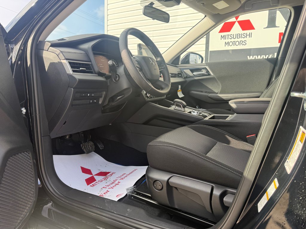 2025 Mitsubishi OUTLANDER PHEV ES S-AWC ES S-AWC in Kentville, Nova Scotia - 9 - w1024h768px