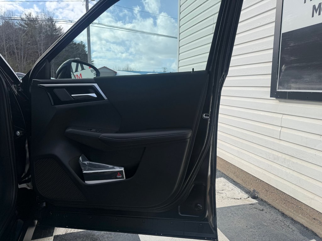 2025 Mitsubishi OUTLANDER PHEV ES S-AWC ES S-AWC in Kentville, Nova Scotia - 18 - w1024h768px