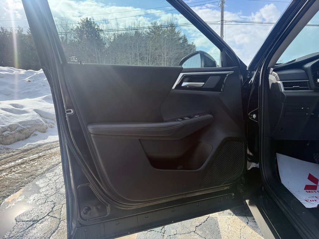 2025 Mitsubishi OUTLANDER PHEV ES S-AWC ES S-AWC in Kentville, Nova Scotia - 7 - w1024h768px