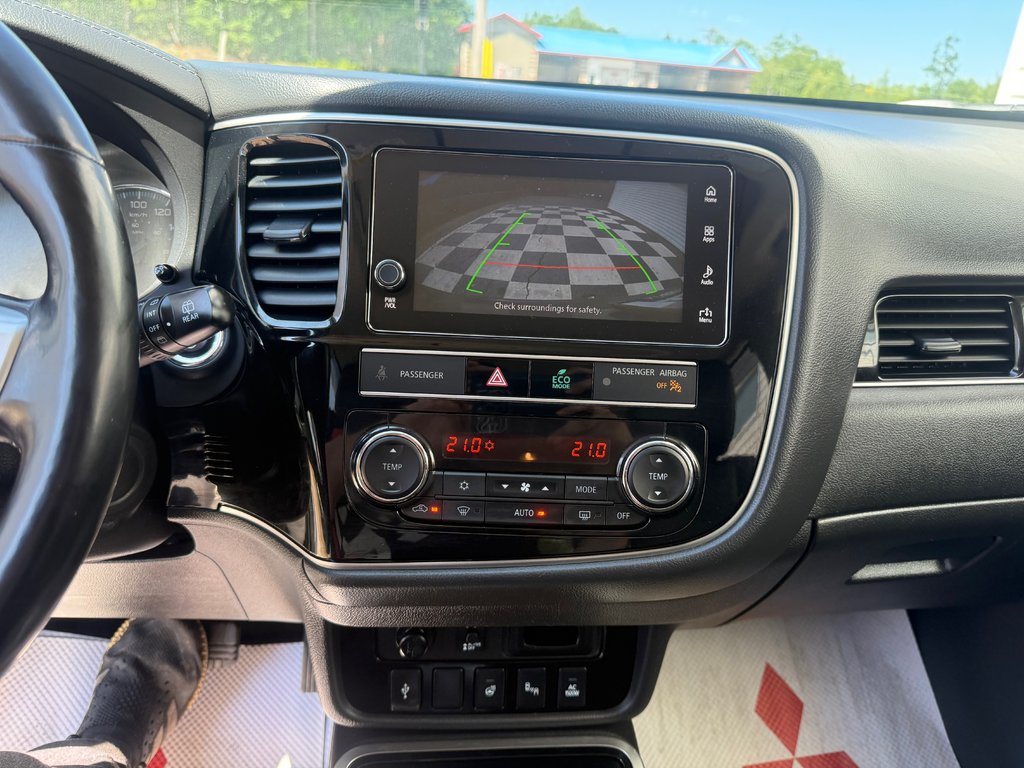 2019 Mitsubishi Outlander PHEV GT S-AWC, keyless entry, backup camera, Bluetooth in COLDBROOK, Nova Scotia - 12 - w1024h768px