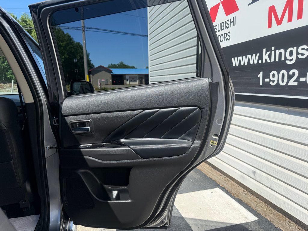 2019 Mitsubishi Outlander PHEV GT S-AWC, keyless entry, backup camera, Bluetooth in COLDBROOK, Nova Scotia - 17 - w1024h768px