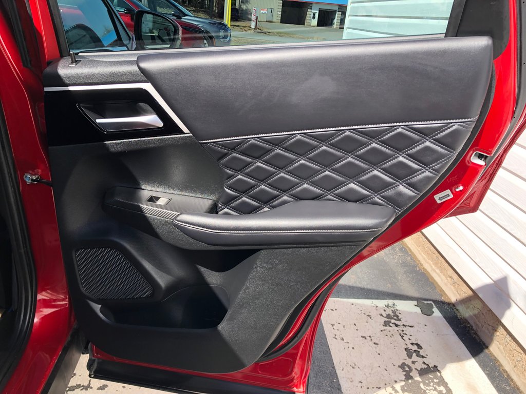 2023 Mitsubishi OUTLANDER PHEV in Kentville, Nova Scotia - 24 - w1024h768px