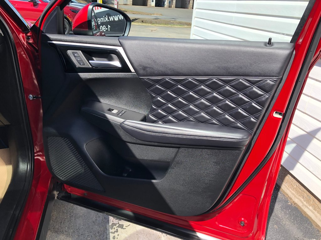 2023 Mitsubishi OUTLANDER PHEV in Kentville, Nova Scotia - 25 - w1024h768px