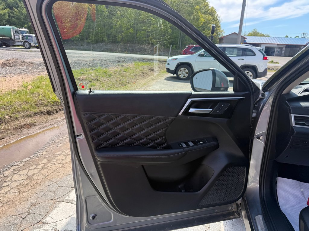 2023 Mitsubishi Outlander PHEV SEL, keyless entry, backup camera, Bluetooth in COLDBROOK, Nova Scotia - 7 - w1024h768px