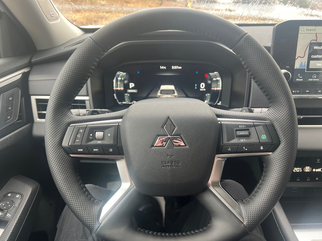 2024  OUTLANDER PHEV GT S-AWC TWO TONE ROOF in Kentville, Nova Scotia - 10 - w1024h768px