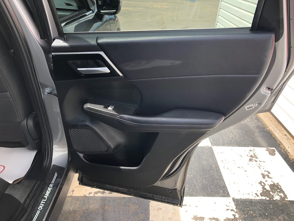 2024 Mitsubishi OUTLANDER PHEV in Kentville, Nova Scotia - 24 - w1024h768px