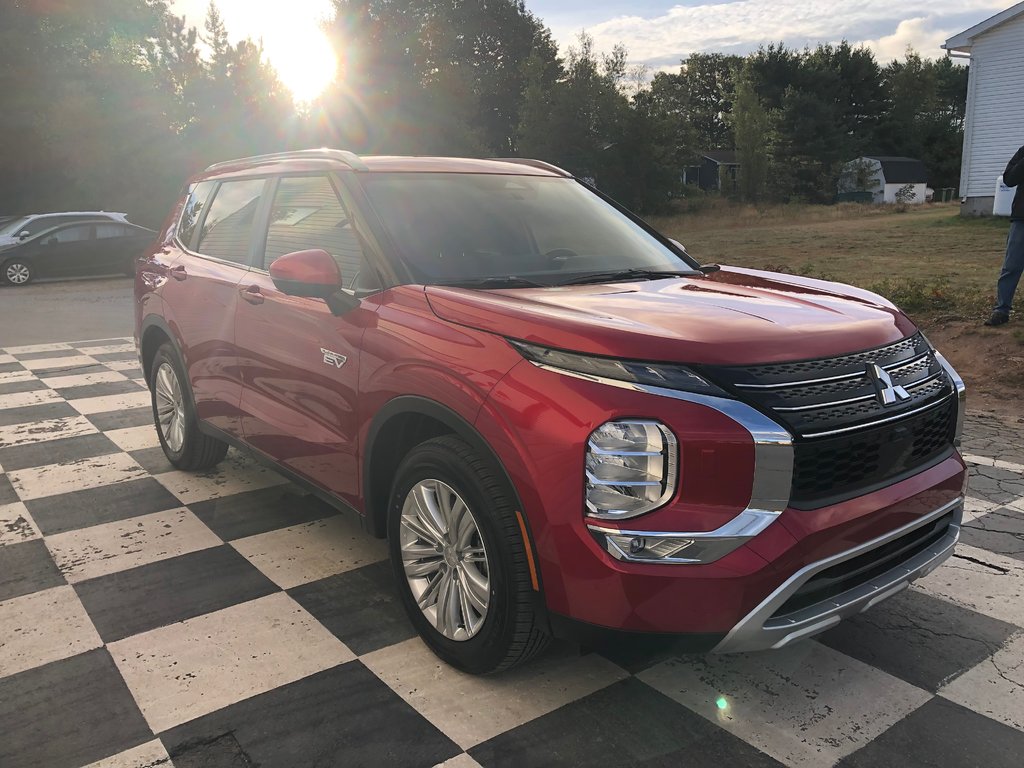 2025  OUTLANDER PHEV LE S-AWC in Kentville, Nova Scotia - 3 - w1024h768px