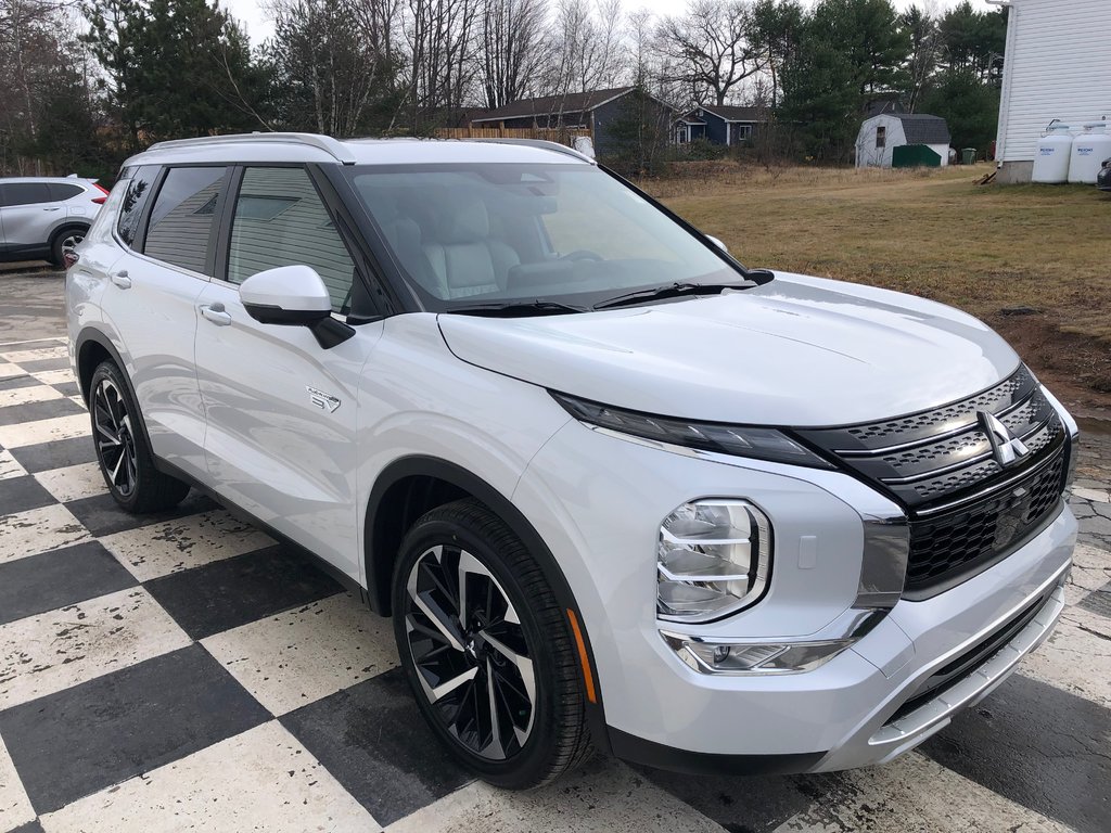 2025 Mitsubishi OUTLANDER PHEV SEL S-AWC in Kentville, Nova Scotia - 3 - w1024h768px