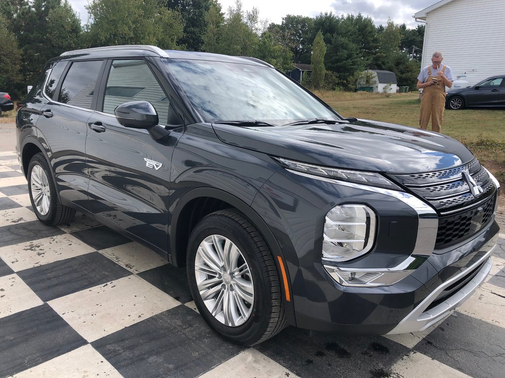 2025  OUTLANDER PHEV LE S-AWC in Kentville, Nova Scotia - 3 - w1024h768px