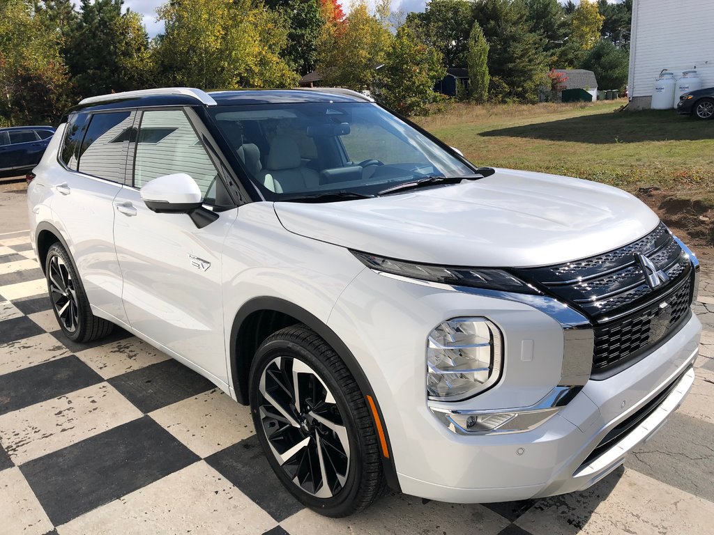 2025  OUTLANDER PHEV GT S-AWC in Kentville, Nova Scotia - 3 - w1024h768px