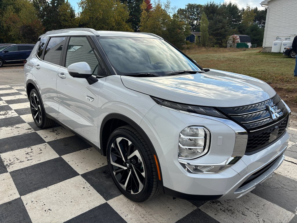 2025  OUTLANDER PHEV SEL S-AWC in Kentville, Nova Scotia - 3 - w1024h768px