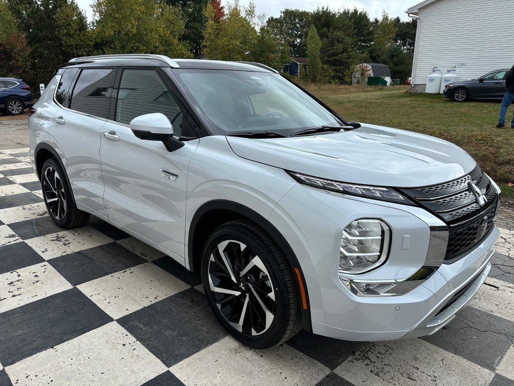 2025  OUTLANDER PHEV GT S-AWC in Kentville, Nova Scotia - 3 - w1024h768px