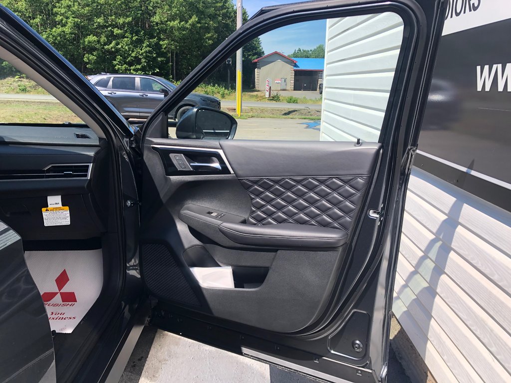 Mitsubishi OUTLANDER PHEV GT S-AWC TWO TONE ROOF 2025 à Kentville, Nouvelle-Écosse - 24 - w1024h768px