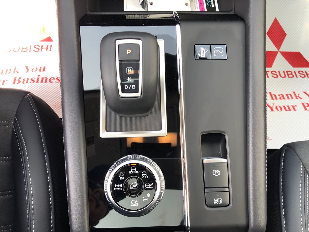 2025 Mitsubishi OUTLANDER PHEV LE S-AWC in Kentville, Nova Scotia - 14 - w1024h768px