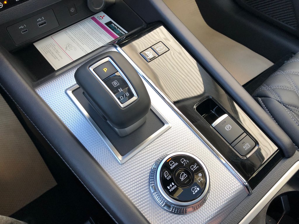 2025 Mitsubishi OUTLANDER PHEV GT S-AWC in Kentville, Nova Scotia - 13 - w1024h768px