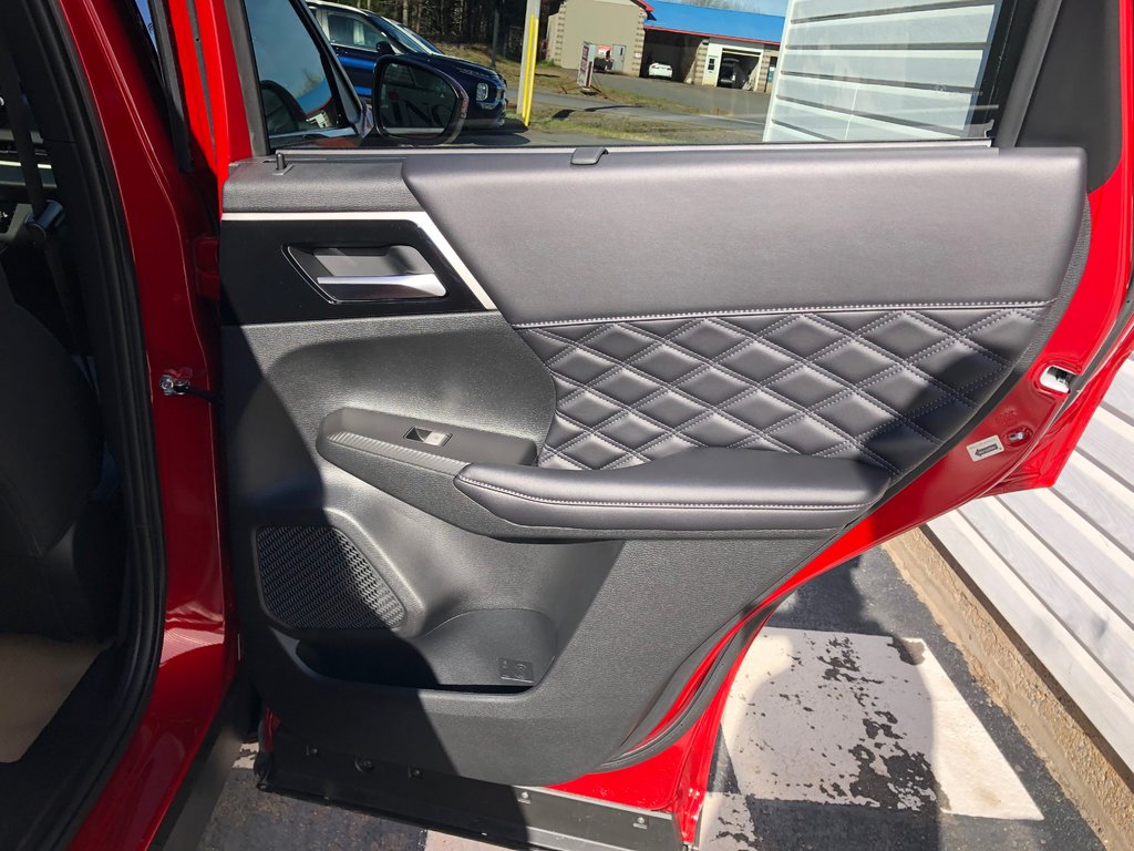 2025 Mitsubishi OUTLANDER PHEV GT S-AWC in Kentville, Nova Scotia - 21 - w1024h768px