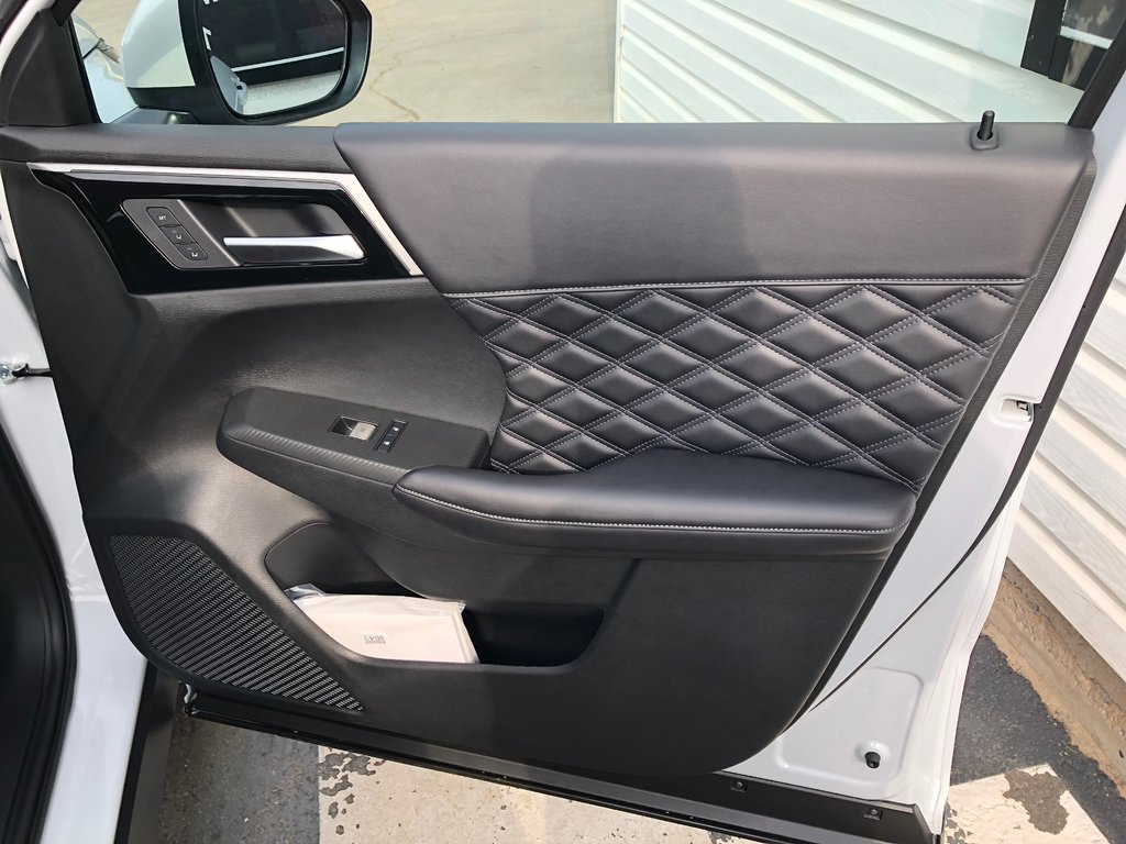 2025 Mitsubishi OUTLANDER PHEV GT S-AWC in Kentville, Nova Scotia - 27 - w1024h768px