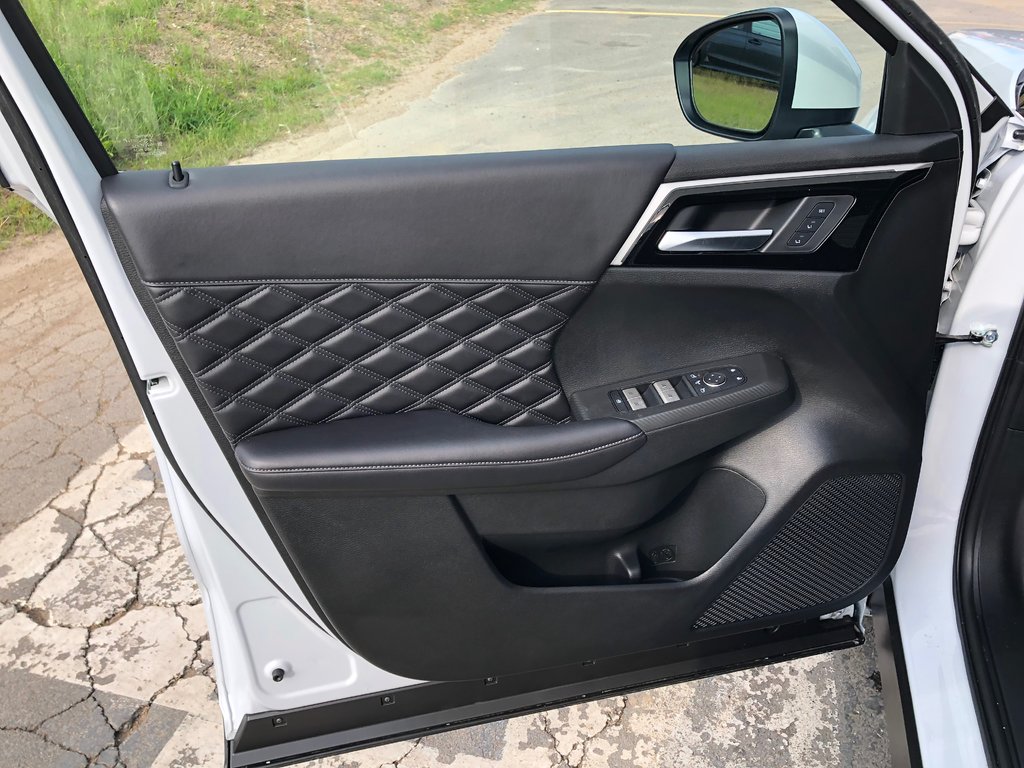 2025 Mitsubishi OUTLANDER PHEV GT S-AWC in Kentville, Nova Scotia - 16 - w1024h768px