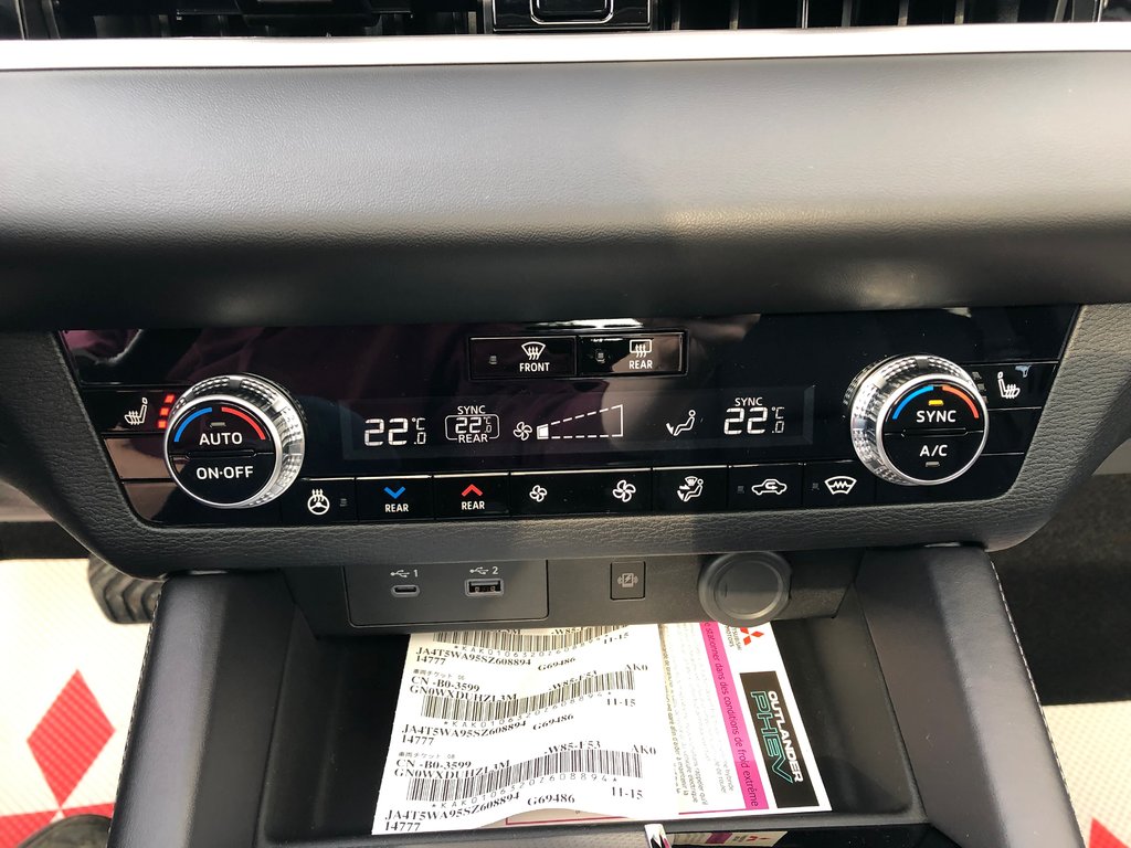 2025 Mitsubishi OUTLANDER PHEV GT S-AWC in Kentville, Nova Scotia - 14 - w1024h768px