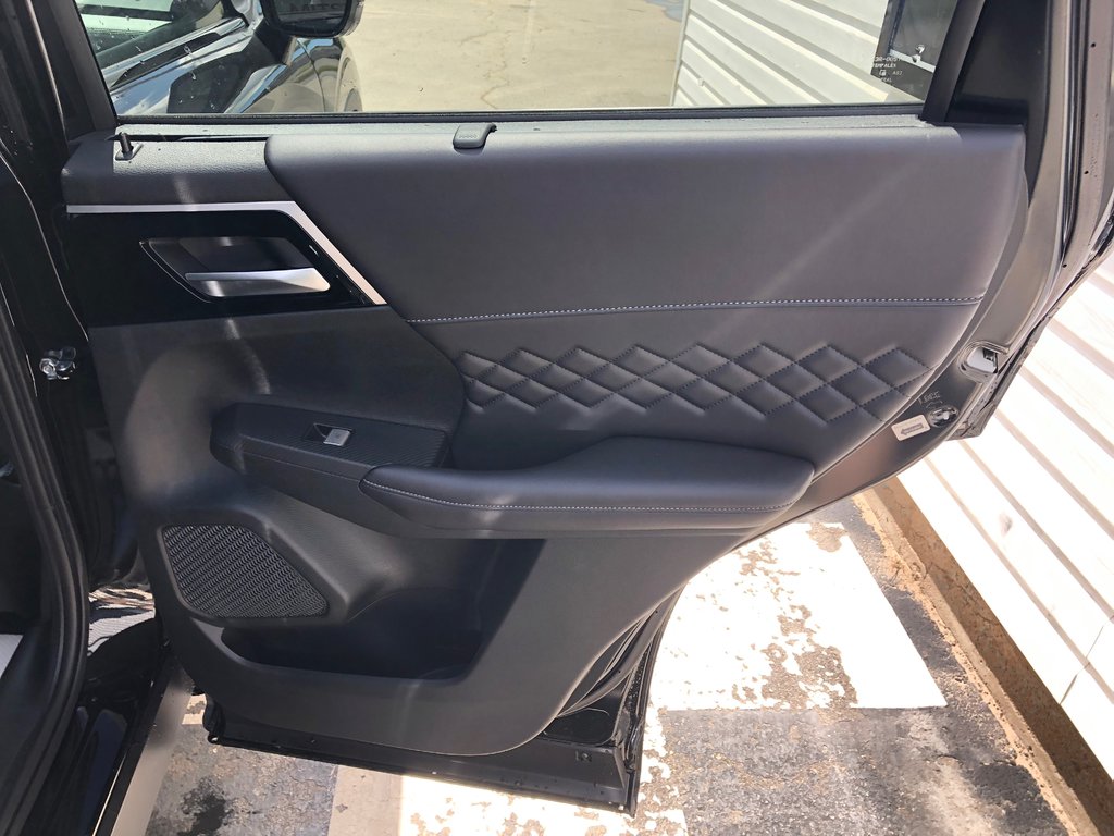 2025 Mitsubishi OUTLANDER PHEV GT NOIR S-AWC in Kentville, Nova Scotia - 24 - w1024h768px
