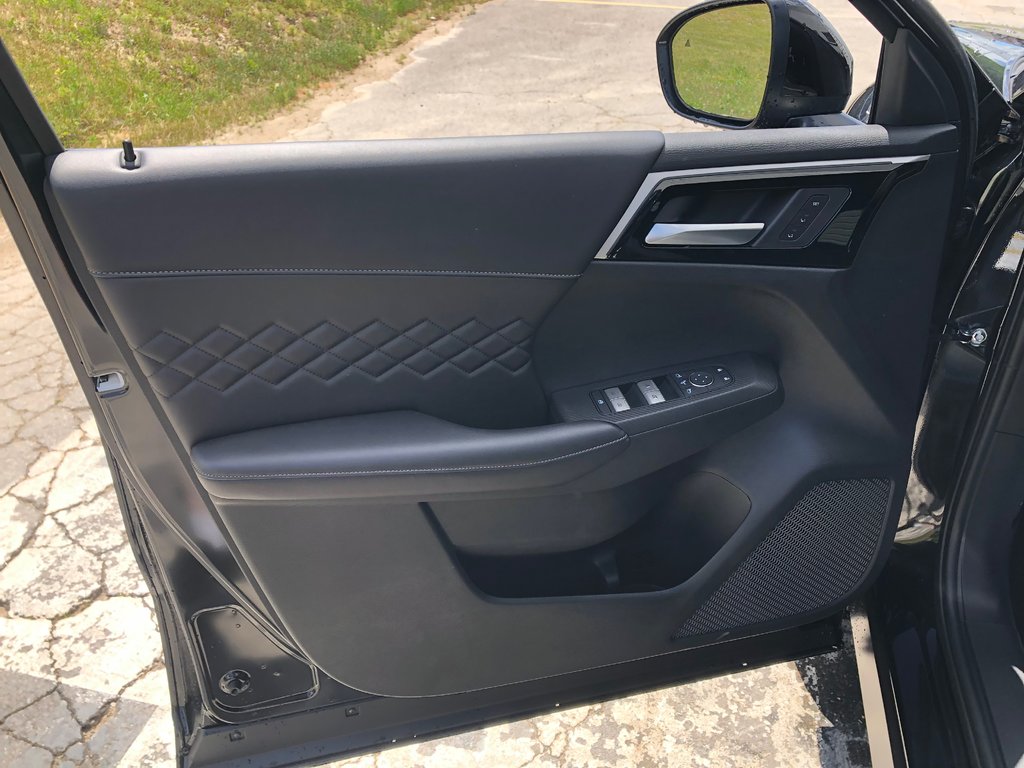 2025 Mitsubishi OUTLANDER PHEV GT NOIR S-AWC in Kentville, Nova Scotia - 16 - w1024h768px