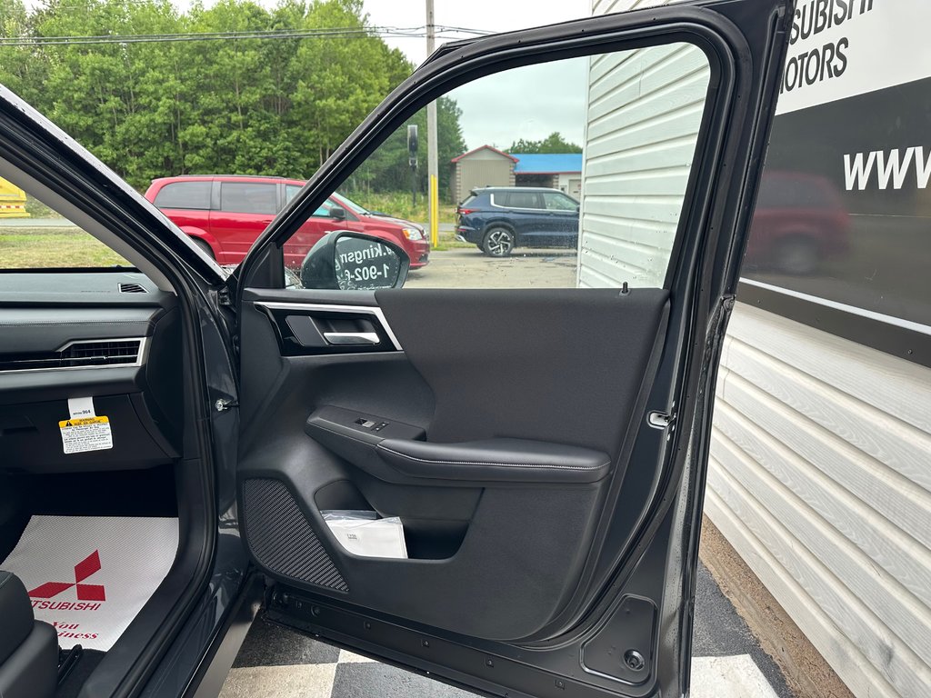 2025 Mitsubishi OUTLANDER PHEV SE S-AWC in Kentville, Nova Scotia - 21 - w1024h768px