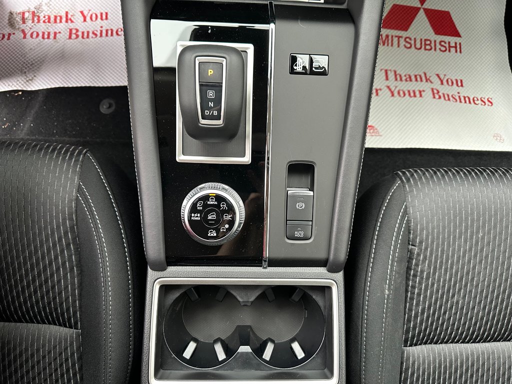 2025 Mitsubishi OUTLANDER PHEV SE S-AWC in Kentville, Nova Scotia - 14 - w1024h768px