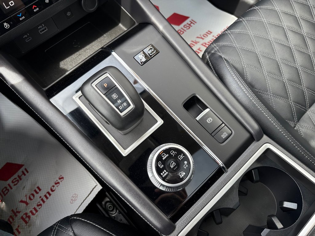 2024 Mitsubishi Outlander Plug-In Hybrid SEL - sunroof, power and heated seats, hands free in Kentville, Nova Scotia - 16 - w1024h768px