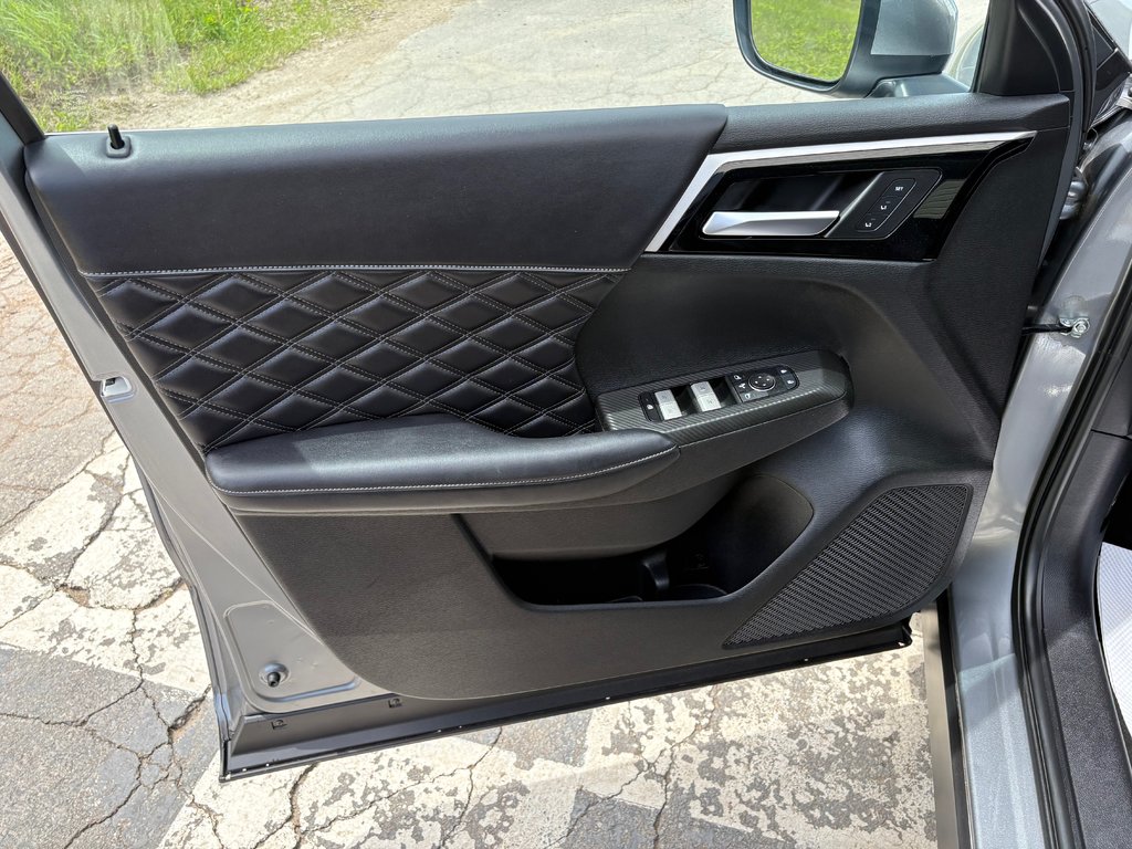 2024 Mitsubishi Outlander Plug-In Hybrid SEL - sunroof, power and heated seats, hands free in Kentville, Nova Scotia - 18 - w1024h768px