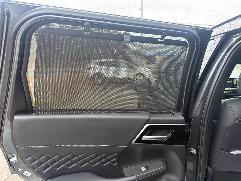 2025 Mitsubishi Outlander Plug-in Hybrid GT NOIR S-AWC in Kentville, Nova Scotia - 15 - w1024h768px