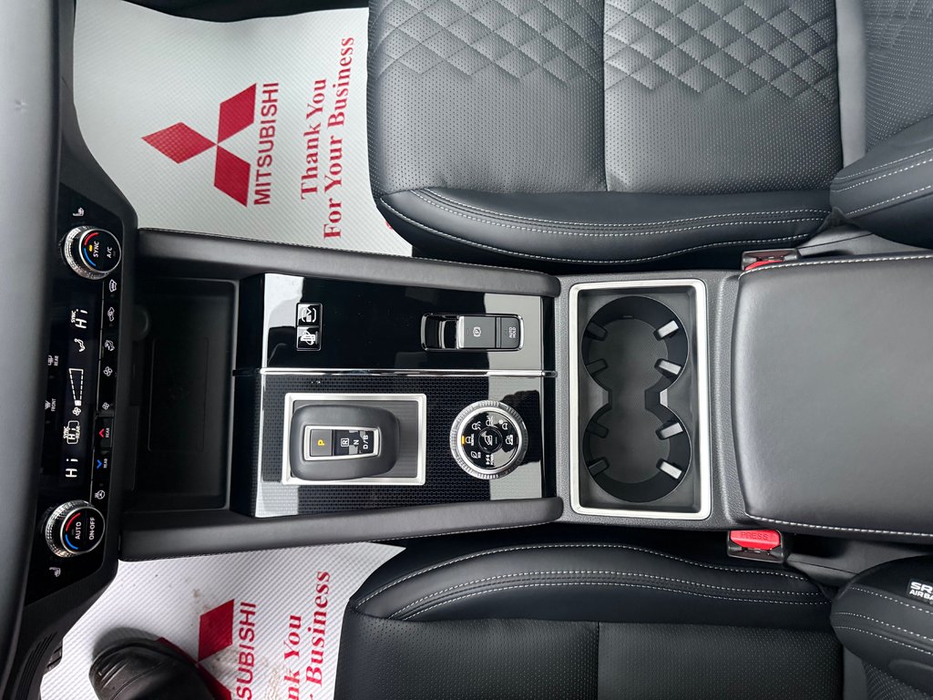 2025 Mitsubishi Outlander Plug-in Hybrid GT NOIR S-AWC in Kentville, Nova Scotia - 13 - w1024h768px