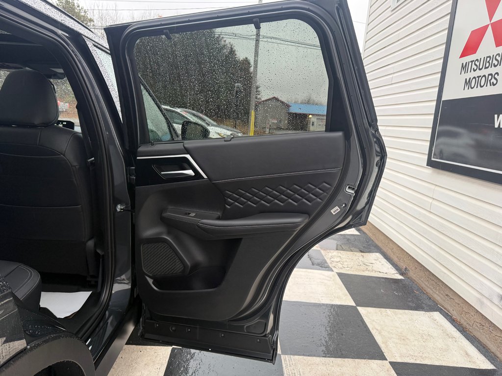 2025 Mitsubishi Outlander Plug-in Hybrid GT NOIR S-AWC in Kentville, Nova Scotia - 18 - w1024h768px