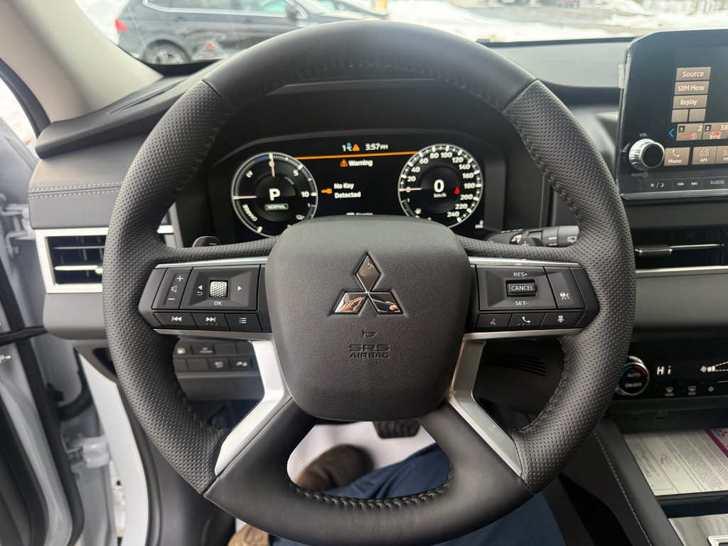 Mitsubishi Outlander Plug-In Hybrid ES 2025 à Kentville, Nouvelle-Écosse - 10 - w1024h768px