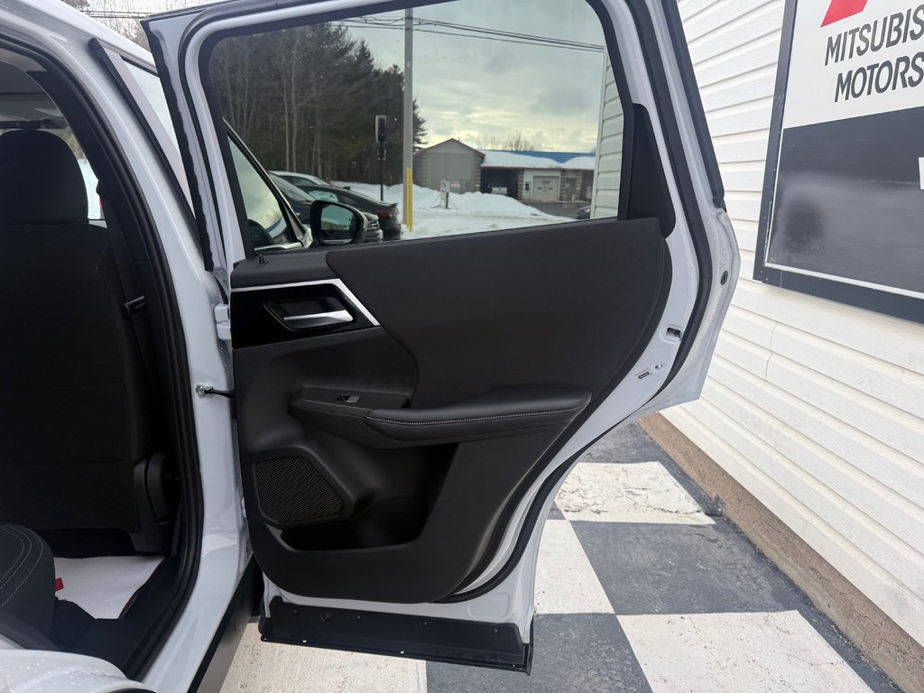 Mitsubishi Outlander Plug-In Hybrid ES 2025 à Kentville, Nouvelle-Écosse - 17 - w1024h768px