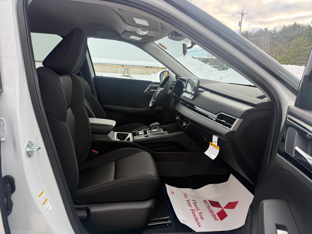 Mitsubishi Outlander Plug-In Hybrid ES 2025 à Kentville, Nouvelle-Écosse - 20 - w1024h768px