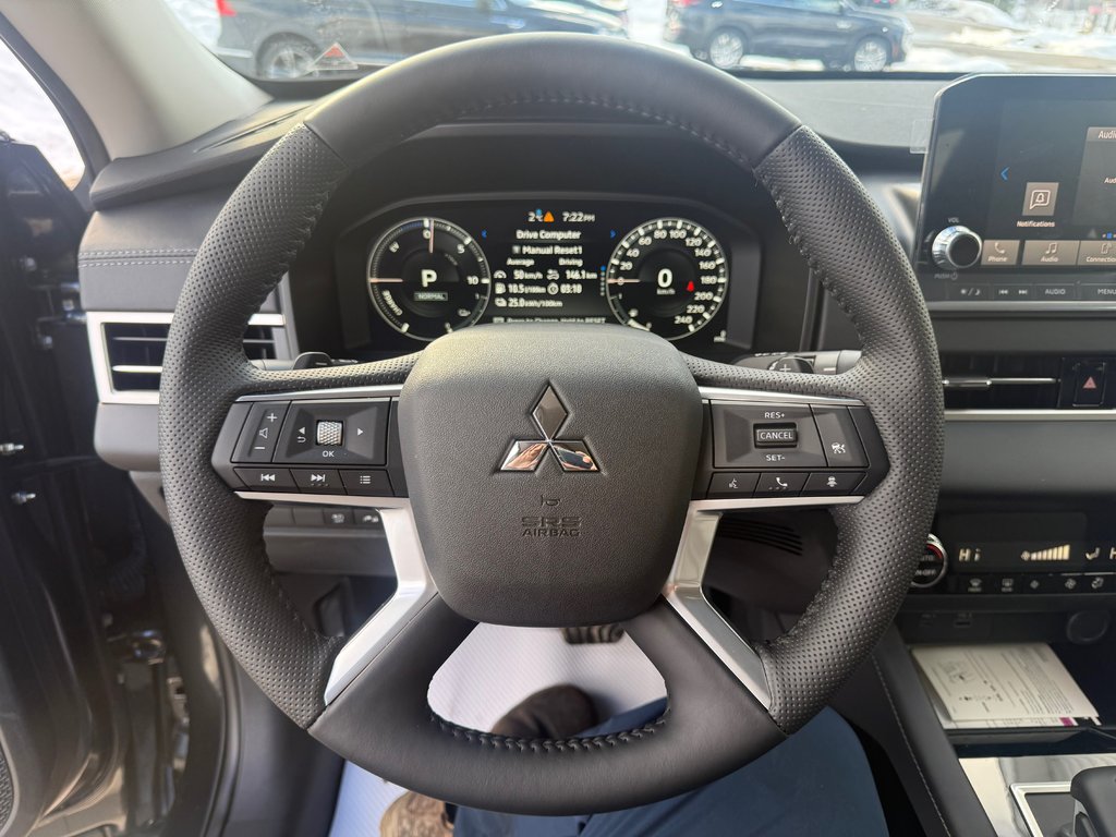 Mitsubishi Outlander Plug-In Hybrid ES 2025 à Kentville, Nouvelle-Écosse - 10 - w1024h768px