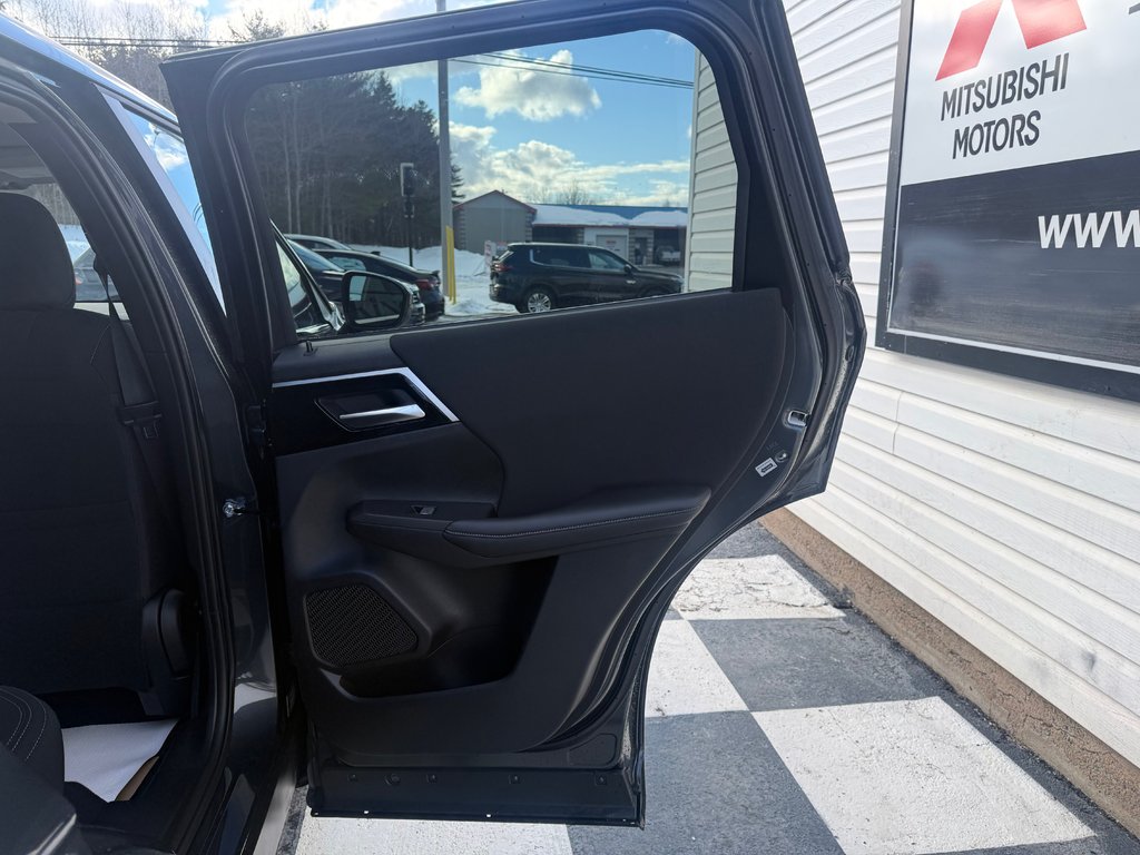 Mitsubishi Outlander Plug-In Hybrid ES 2025 à Kentville, Nouvelle-Écosse - 16 - w1024h768px
