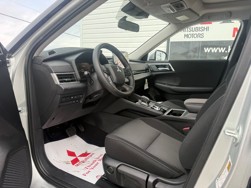 Mitsubishi Outlander Plug-In Hybrid SE 2025 à Kentville, Nouvelle-Écosse - 9 - w1024h768px