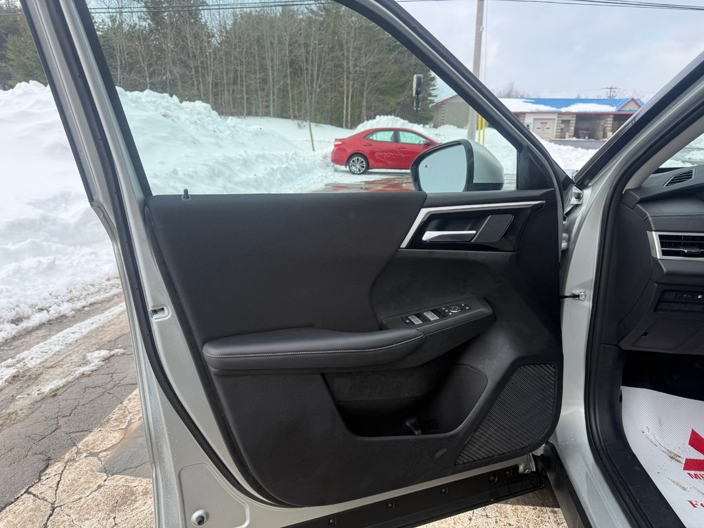 Mitsubishi Outlander Plug-In Hybrid SE 2025 à Kentville, Nouvelle-Écosse - 7 - w1024h768px