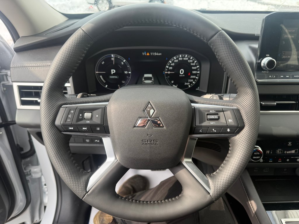 2025 Mitsubishi Outlander Plug-In Hybrid SE in Kentville, Nova Scotia - 10 - w1024h768px