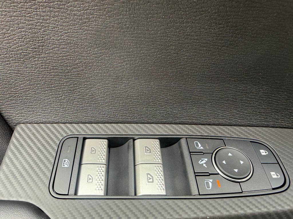 2025 Mitsubishi Outlander Plug-In Hybrid SE in Kentville, Nova Scotia - 8 - w1024h768px