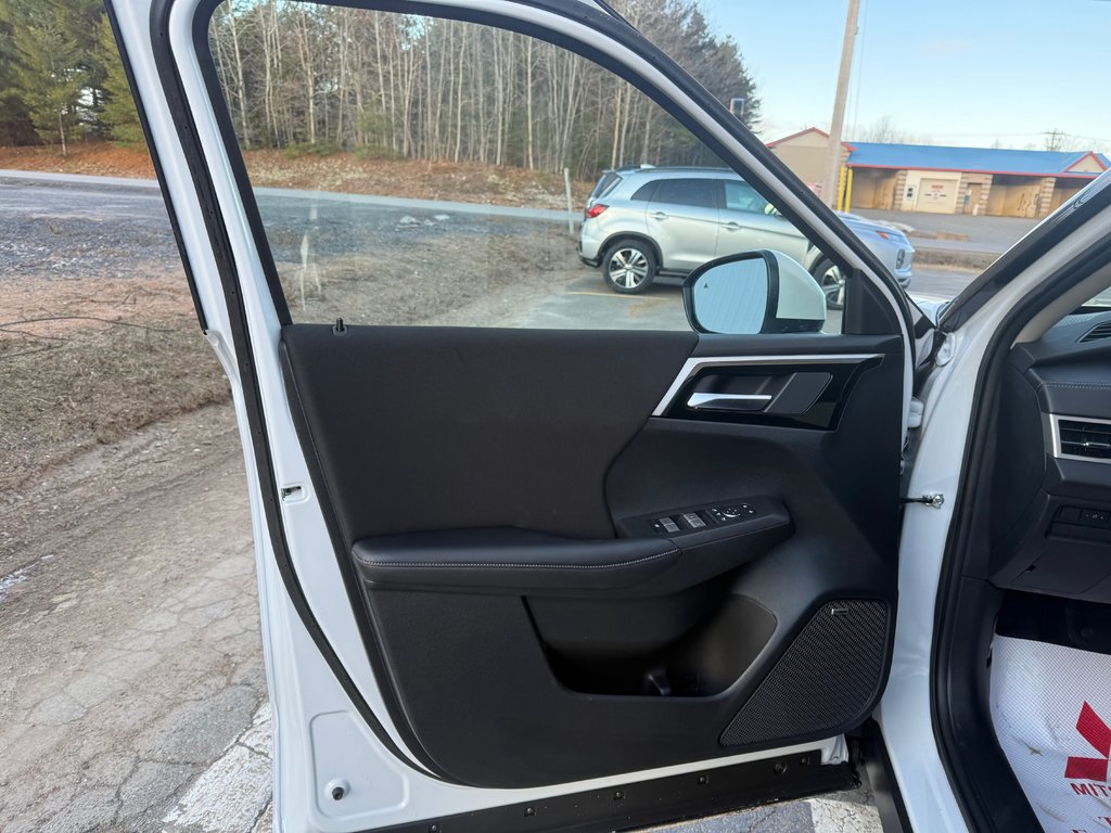 Mitsubishi Outlander Plug-in Hybrid SE S-AWC 2026 à Kentville, Nouvelle-Écosse - 7 - w1024h768px