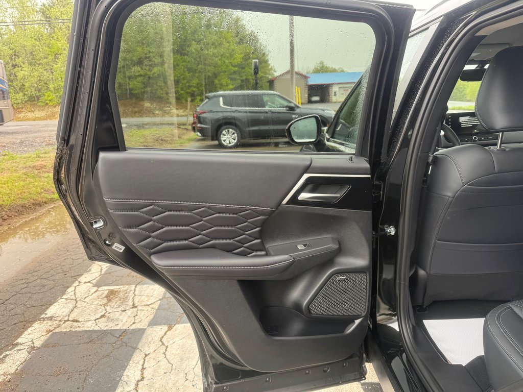 2026 Mitsubishi Outlander Plug-in Hybrid SEL S-AWC in Kentville, Nova Scotia - 14 - w1024h768px