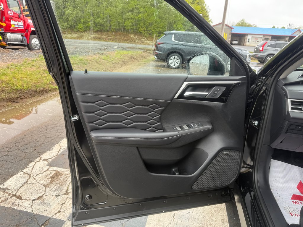2026 Mitsubishi Outlander Plug-in Hybrid SEL S-AWC in Kentville, Nova Scotia - 7 - w1024h768px
