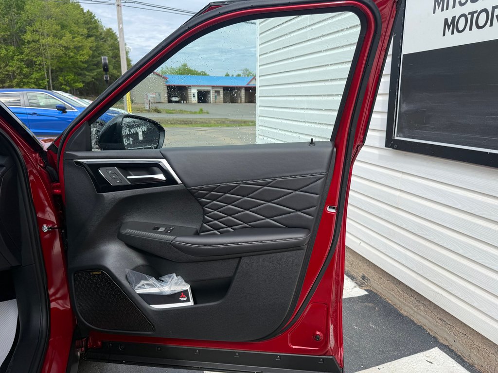 2026 Mitsubishi Outlander Plug-in Hybrid GT NOIR S-AWC in Kentville, Nova Scotia - 21 - w1024h768px