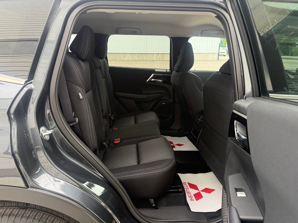 2026 Mitsubishi Outlander Plug-in Hybrid ES S-AWC in Kentville, Nova Scotia - 17 - w1024h768px