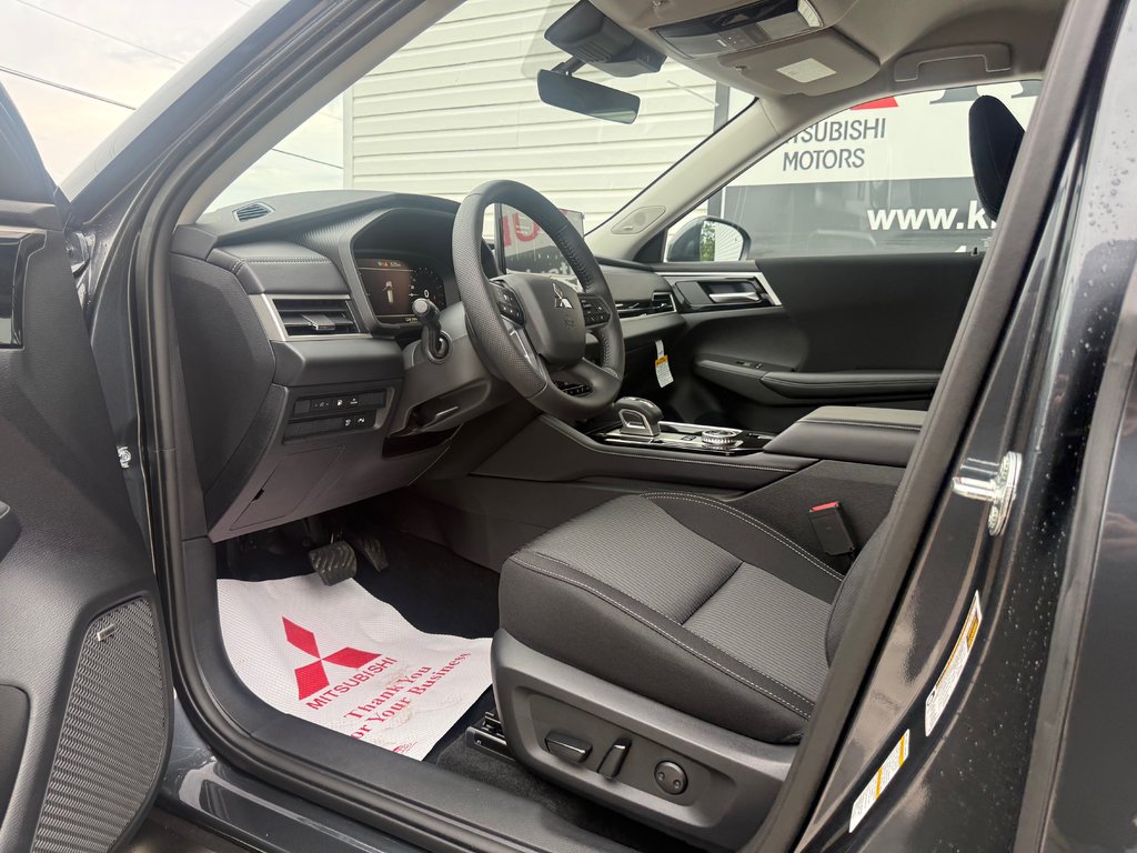 2026 Mitsubishi Outlander Plug-in Hybrid ES S-AWC in Kentville, Nova Scotia - 9 - w1024h768px