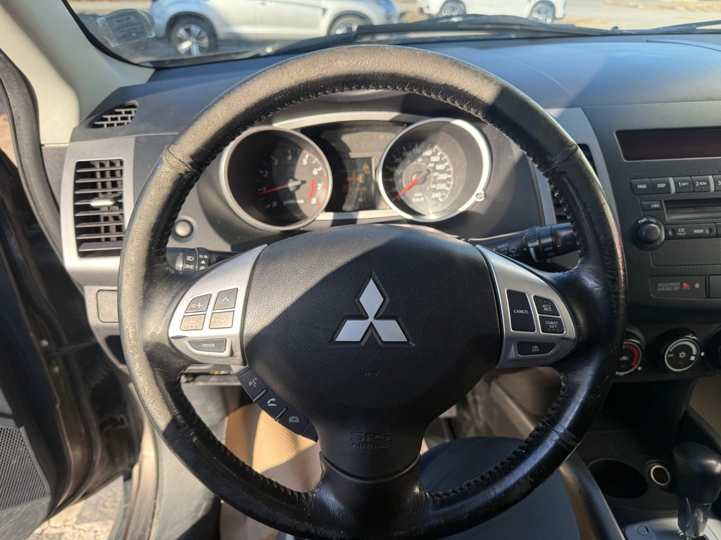 2011 Mitsubishi OUTLANDER SE LS, keyless entry, backup camera, Bluetooth in Kentville, Nova Scotia - 10 - w1024h768px